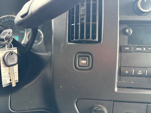 Used 2019 Chevrolet Express 2500 image 21