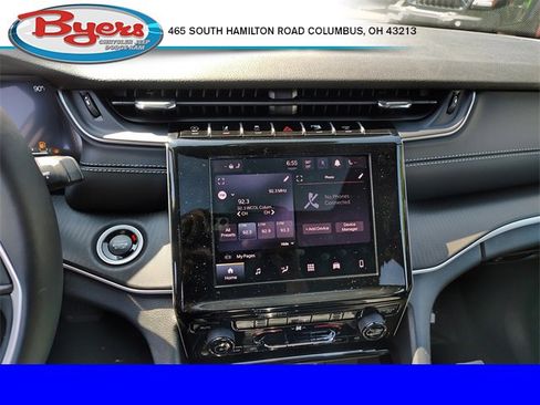 New 2025 Jeep Grand Cherokee Altitude image 21