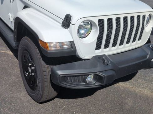 Used 2023 Jeep Gladiator Sport AWD/4WD image 8