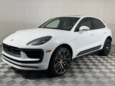 Used 2023 Porsche Macan image 2