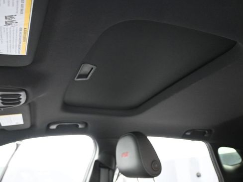Used 2024 Chevrolet Trax RS w/ Sunroof Package FWD image 15