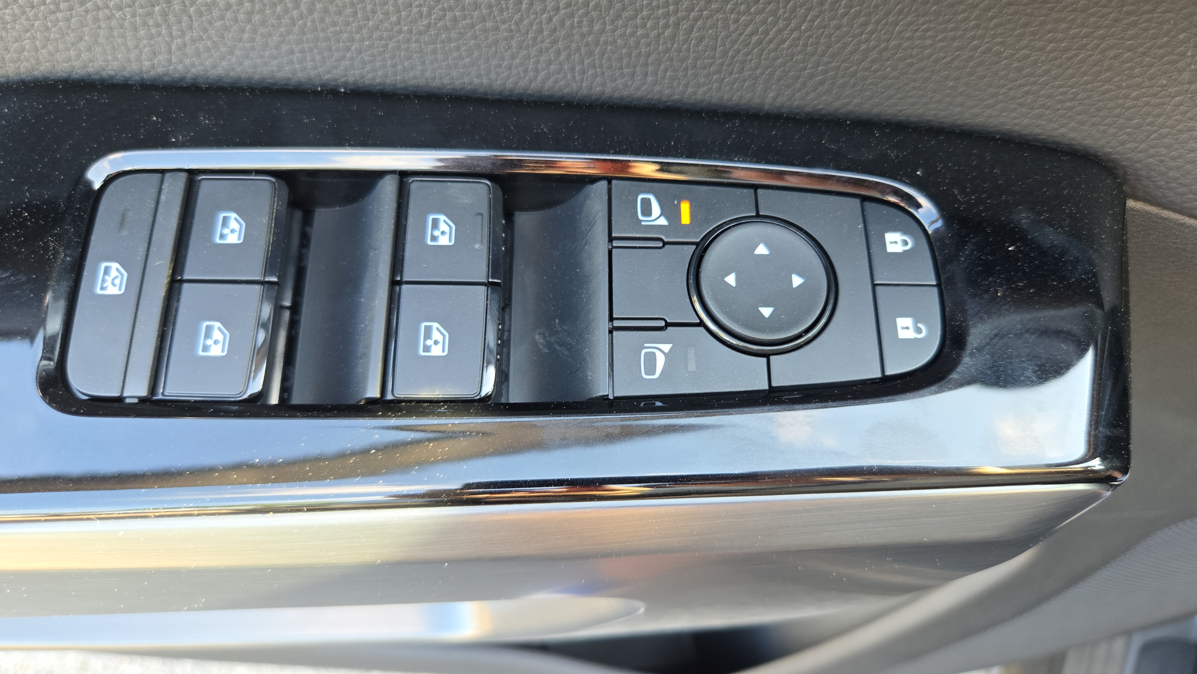 Used 2026 Nissan Pathfinder SL FWD image 29