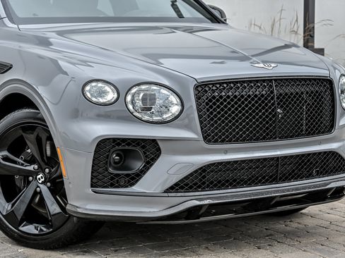 Used 2022 Bentley Bentayga AWD/4WD image 2
