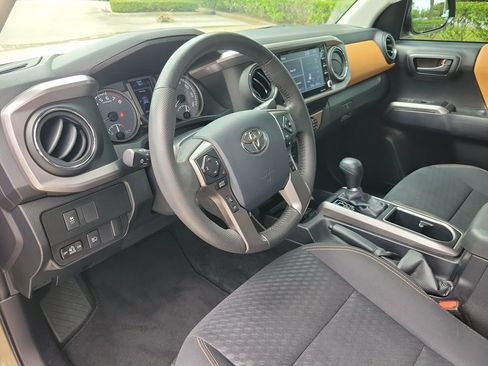Used 2020 Toyota Tacoma SR5 RWD image 15