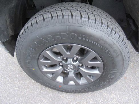 Used 2023 Toyota Tacoma SR5 AWD/4WD image 10
