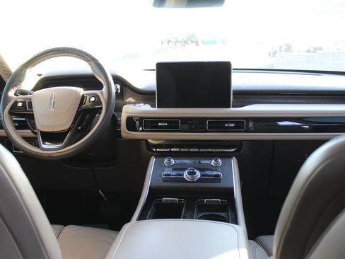 Used 2023 Lincoln Aviator Reserve w/ Equipment Group 201A image 18