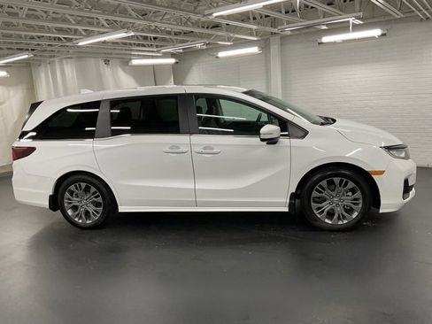 Certified 2025 Honda Odyssey Touring image 6