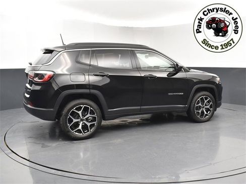 Used 2025 Jeep Compass Limited image 6