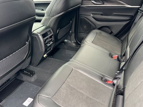 New 2026 Jeep Grand Cherokee Altitude image 10