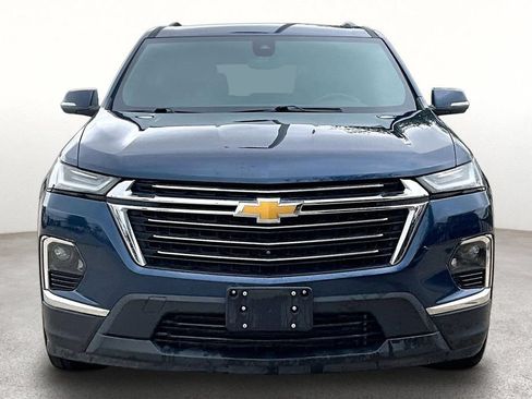 Used 2023 Chevrolet Traverse LT w/ LT Premium Package FWD image 3