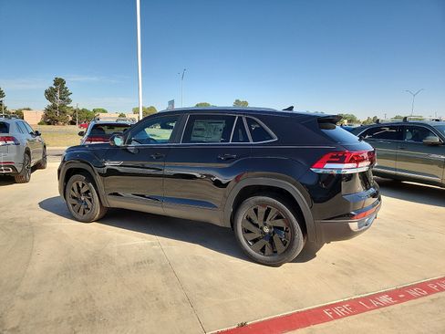 New 2026 Volkswagen Atlas Cross Sport SE FWD image 4