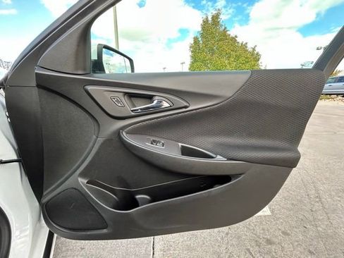 Used 2024 Chevrolet Malibu LT FWD image 17