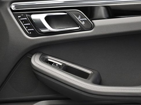 Certified 2026 Porsche Macan AWD/4WD image 48