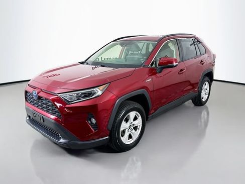 Used 2019 Toyota RAV4 XLE AWD/4WD image 3