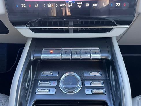 Used 2026 Lincoln Nautilus Premier image 23