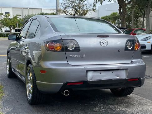 Used 2005 MAZDA MAZDA3 s w/ Moonroof & 6-CD Pkg image 7