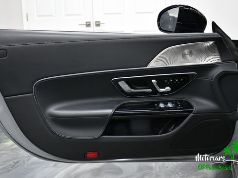 Used 2022 Mercedes-Benz SL 63 AMG 4MATIC image 30
