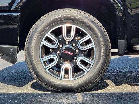 Used 2023 GMC Sierra 2500 AT4 w/ AT4 Premium Plus Package AWD/4WD image 9