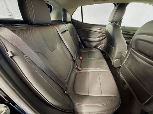 Used 2022 Buick Encore GX Essence image 24