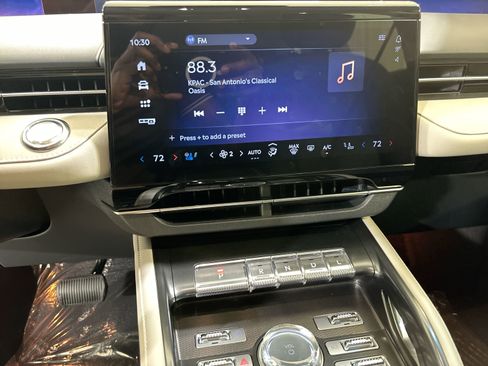 New 2026 Lincoln Nautilus Premier image 17