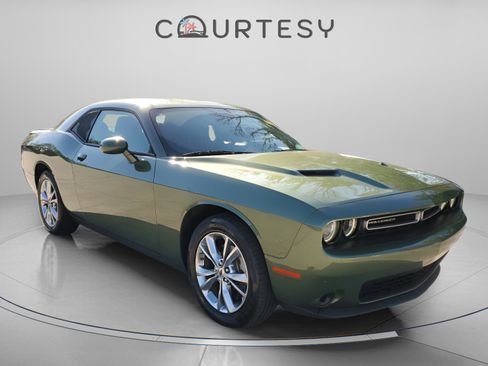 Certified 2023 Dodge Challenger SXT image 4