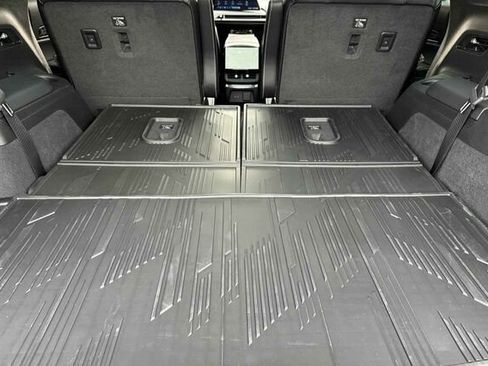 New 2026 Cadillac Vistiq Platinum image 16