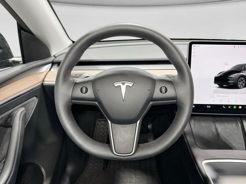 Used 2025 Tesla Model Y Long Range image 7