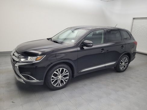 Used 2016 Mitsubishi Outlander SE AWD/4WD image 2