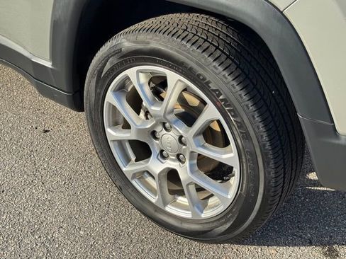 Used 2023 Jeep Compass Latitude w/ Sun and Sound Group image 7