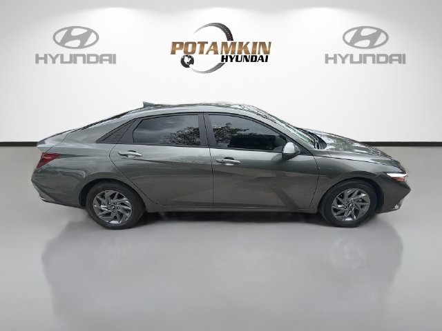 Certified 2024 Hyundai Elantra SEL FWD image 4