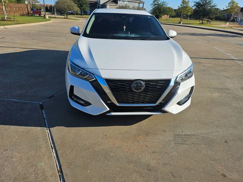 Used 2020 Nissan Sentra SV image 2