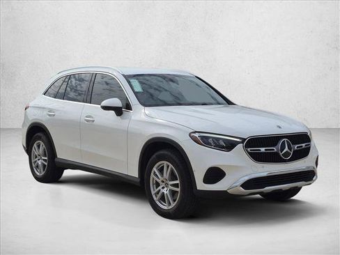 Used 2025 Mercedes-Benz GLC 300 image 3