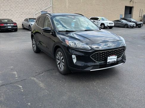 Used 2020 Ford Escape Titanium w/ Titanium Premium Package 2.0 AWD/4WD image 3