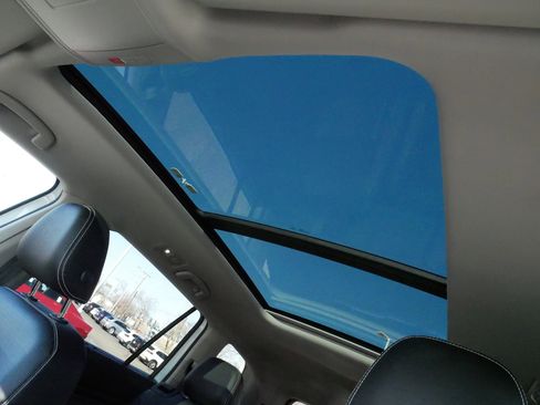 Certified 2023 Volkswagen Atlas SE w/ Panoramic Sunroof Package image 32