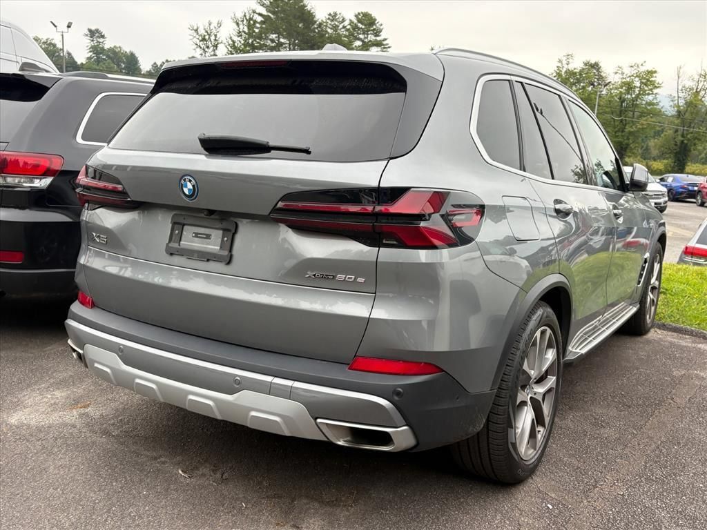 Used 2025 BMW X5 xDrive50e AWD/4WD image 6