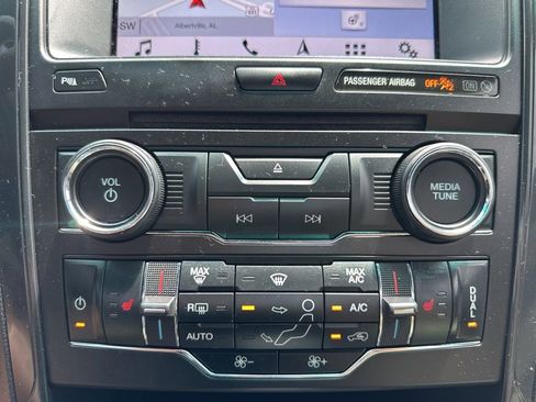 Used 2017 Ford Explorer XLT w/ Equipment Group 202A FWD image 40