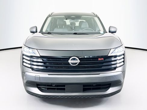 Used 2025 Nissan Kicks SR image 2