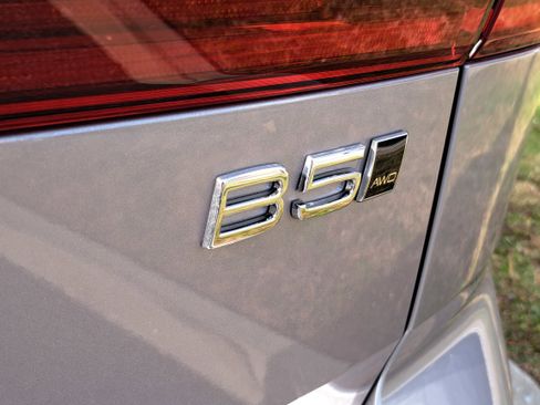 New 2026 Volvo XC60 B5 Plus w/ Protection Package Premier image 8