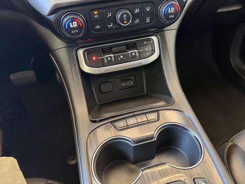 Used 2023 GMC Acadia SLT FWD image 44