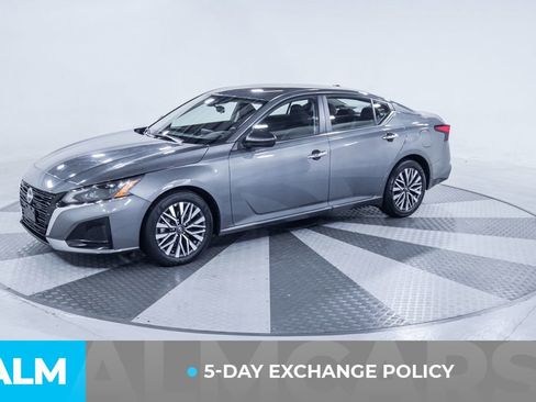 Used 2025 Nissan Altima 2.5 SV FWD image 3