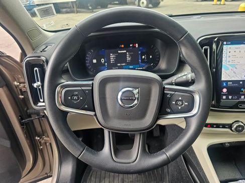 Certified 2023 Volvo XC40 B5 Plus w/ Climate Package image 21