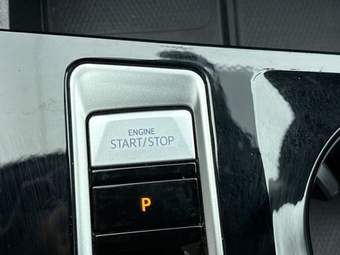 Used 2024 Volkswagen Atlas SE image 22