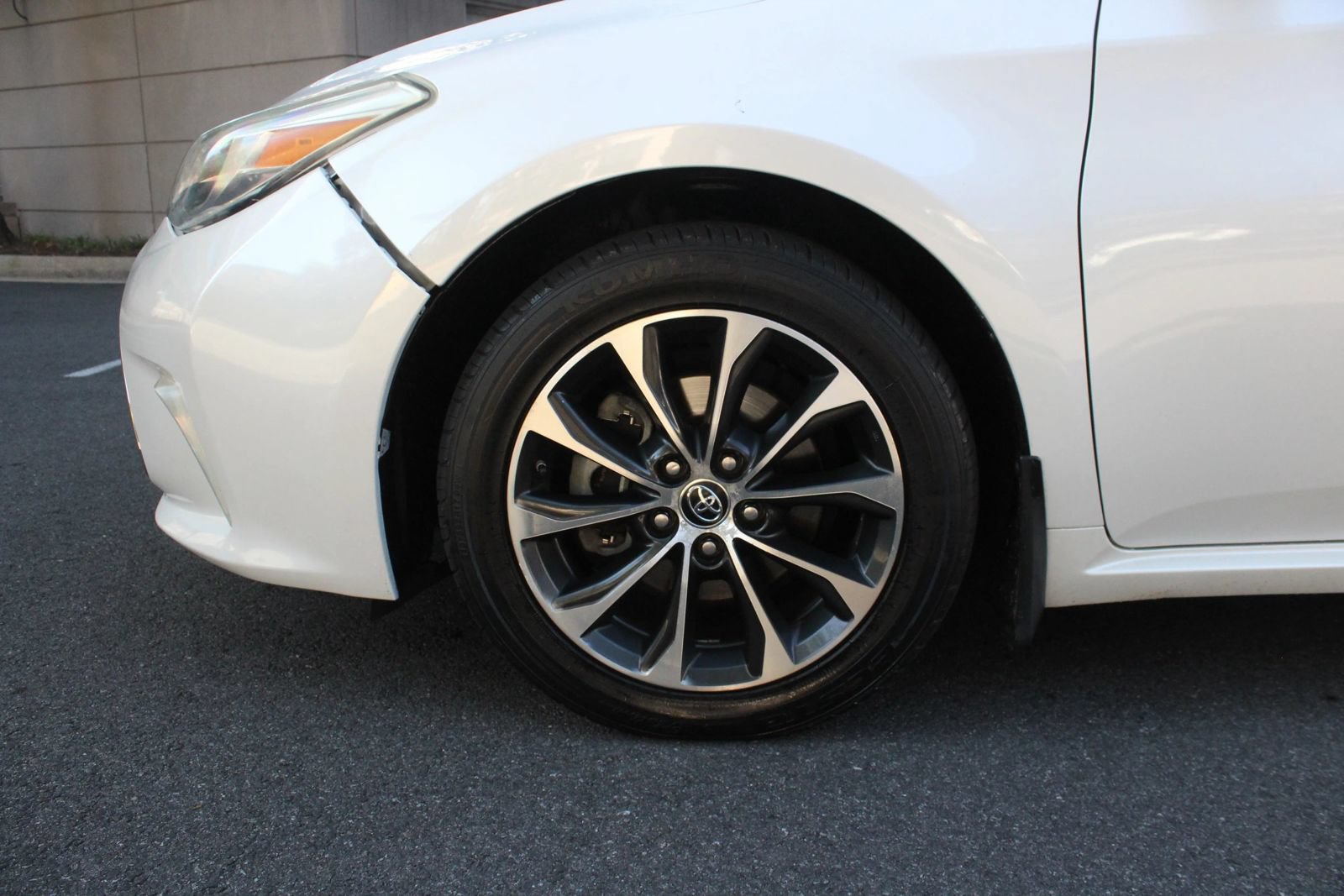 Used 2016 Toyota Avalon XLE FWD image 11