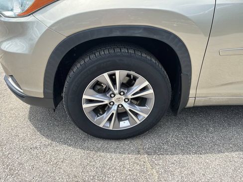 Used 2015 Toyota Highlander XLE AWD/4WD image 9
