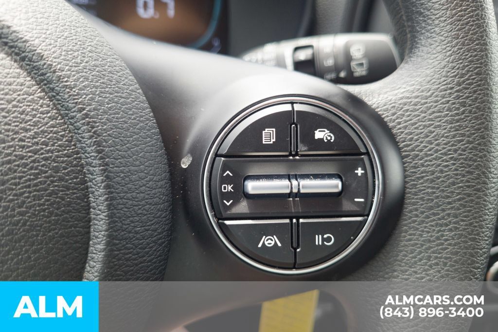 Used 2025 Kia Soul LX w/ LX Technology Package FWD image 27