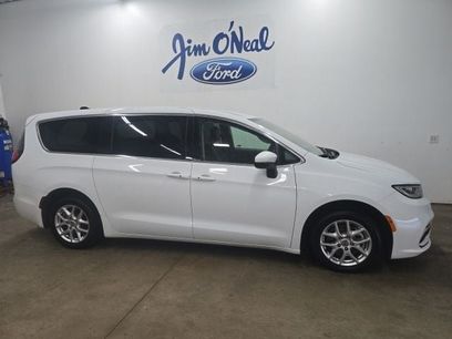 Used 2023 Chrysler Pacifica Touring-L