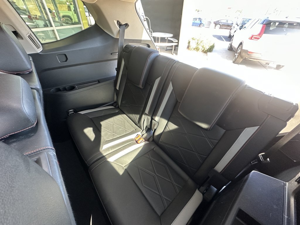 Used 2024 Volkswagen Atlas Peak Edition SE AWD/4WD image 40