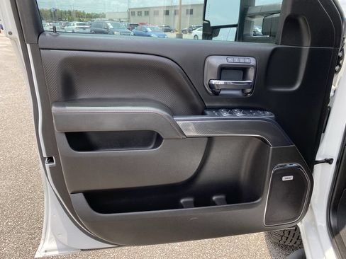 Used 2019 GMC Sierra 2500 SLT w/ Duramax Plus Package AWD/4WD image 17