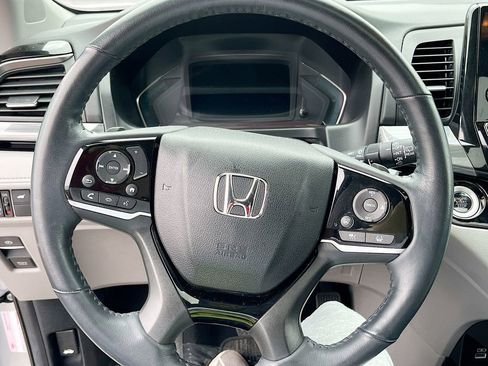 Used 2024 Honda Odyssey Elite image 11