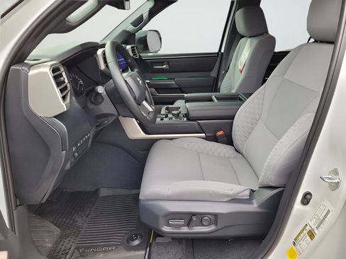 Used 2025 Toyota Tundra SR5 w/ SR5 Convenience Package AWD/4WD image 10